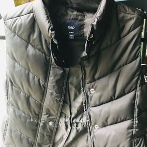 GAP puffer vest black, EUC